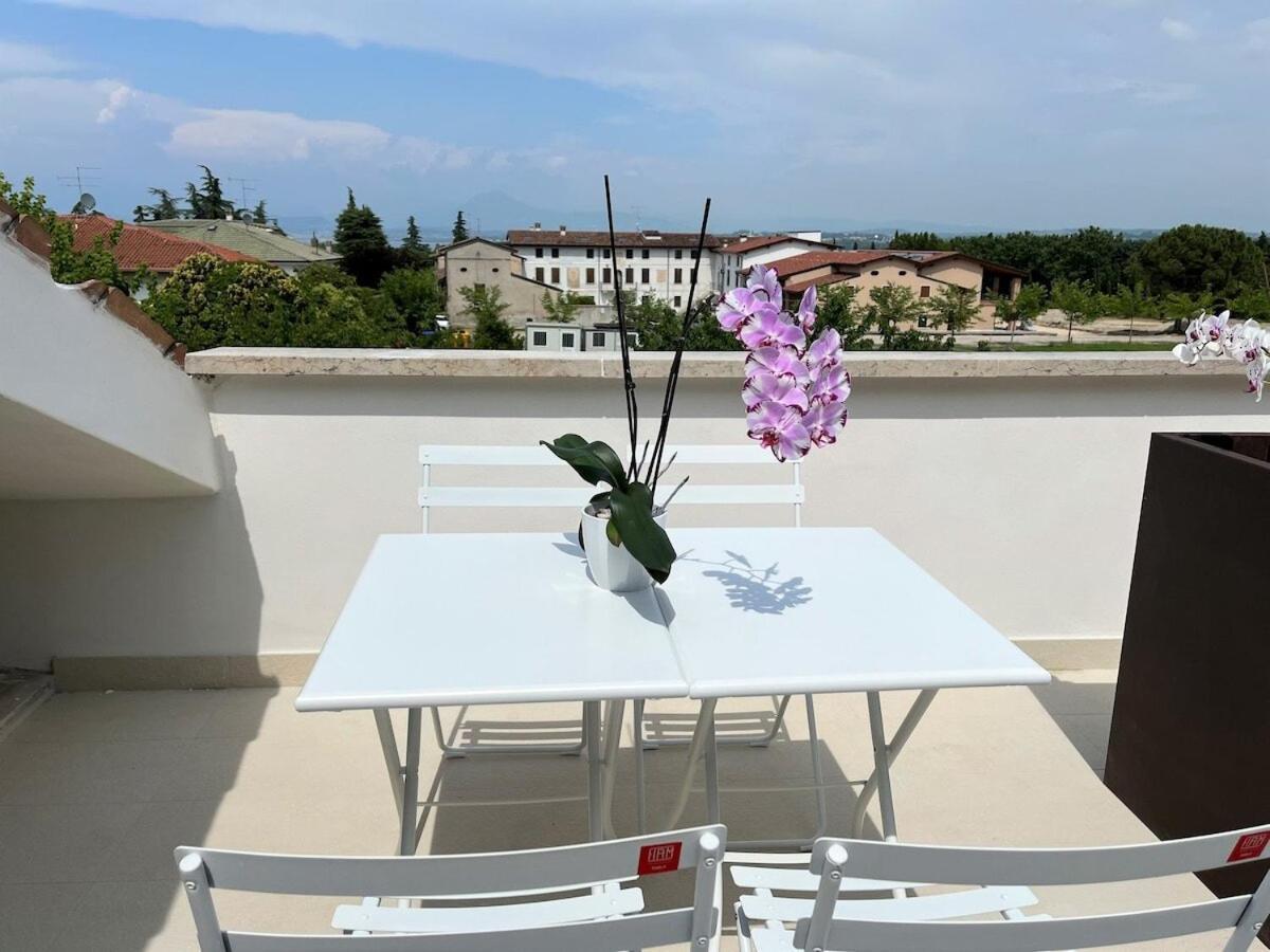Apartamento Attico Lilium Peschiera del Garda Exterior foto