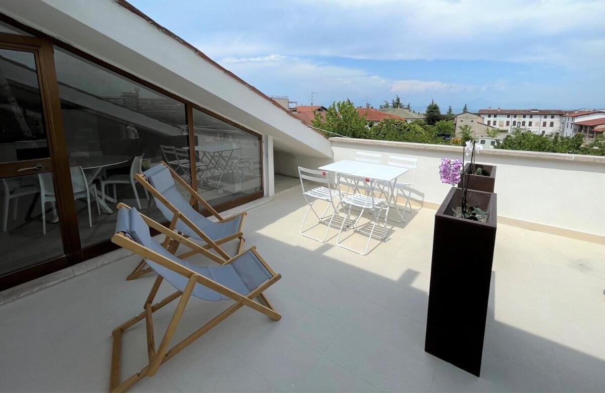 Apartamento Attico Lilium Peschiera del Garda Exterior foto