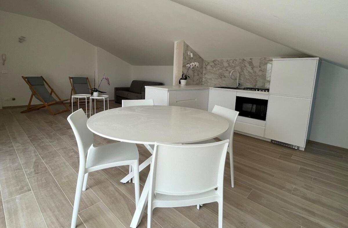 Apartamento Attico Lilium Peschiera del Garda Exterior foto